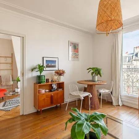 Le Voltaire * Paříž