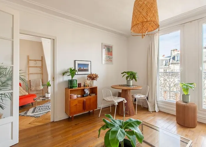 Le Voltaire * Párizs